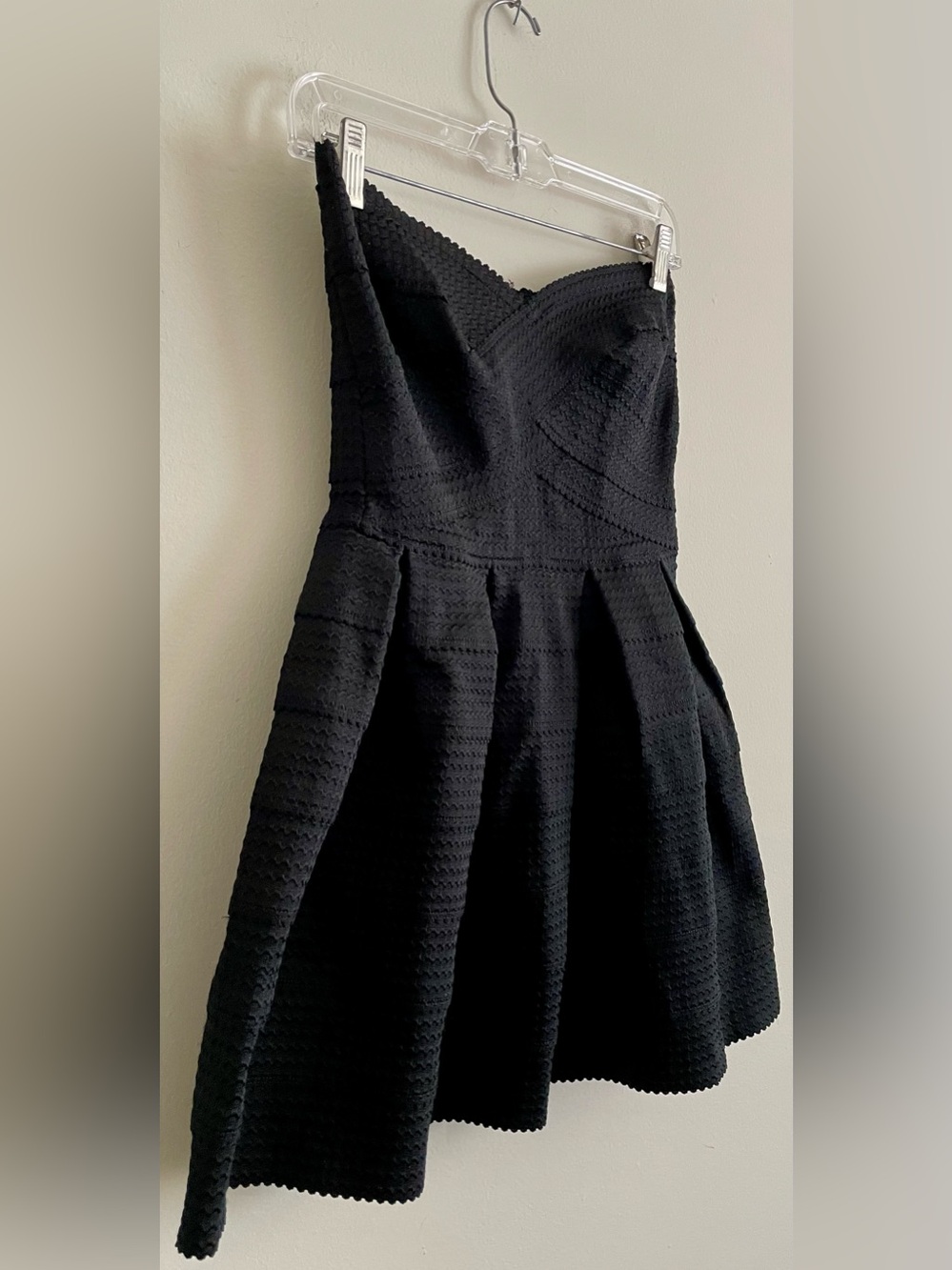 🏮 Strapless Black Textured Fit & Flare Dress 🏮 - Picture 2 of 4